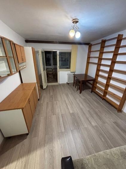 Apartament cu 2 camere decomandat, mobilat în Exterior Est