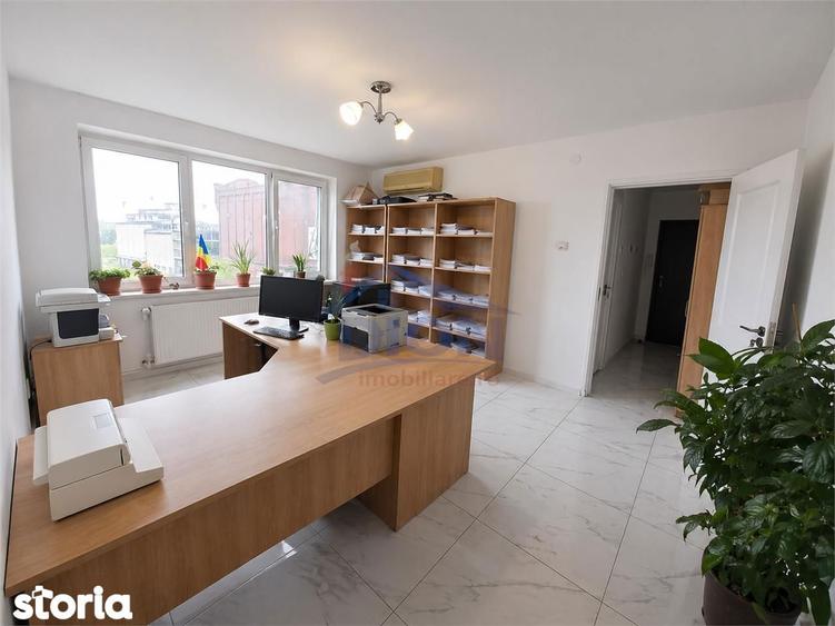 Apartament cu 3 camere în Tei
