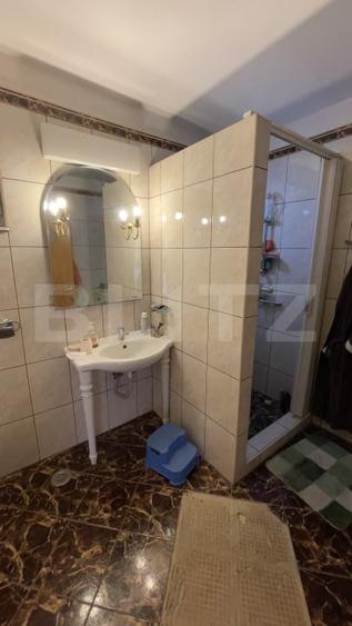 Casă individuală cu 6 camere cu Canalizare în Craiovei