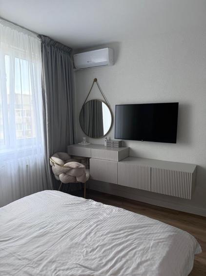 Apartament cu 3 camere decomandat în Tineretului