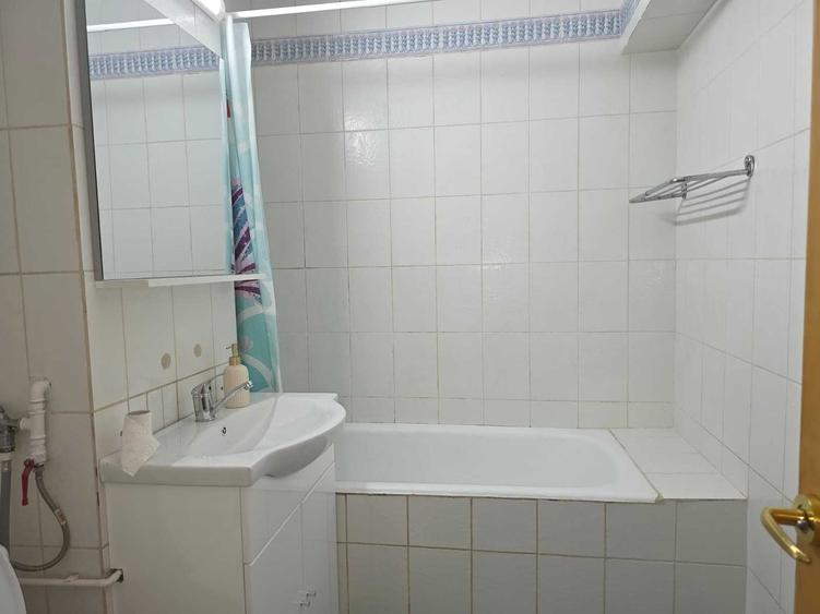 Apartament cu 3 camere decomandat în Rolast
