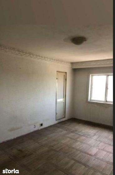Apartament cu 2 camere decomandat în Km 5
