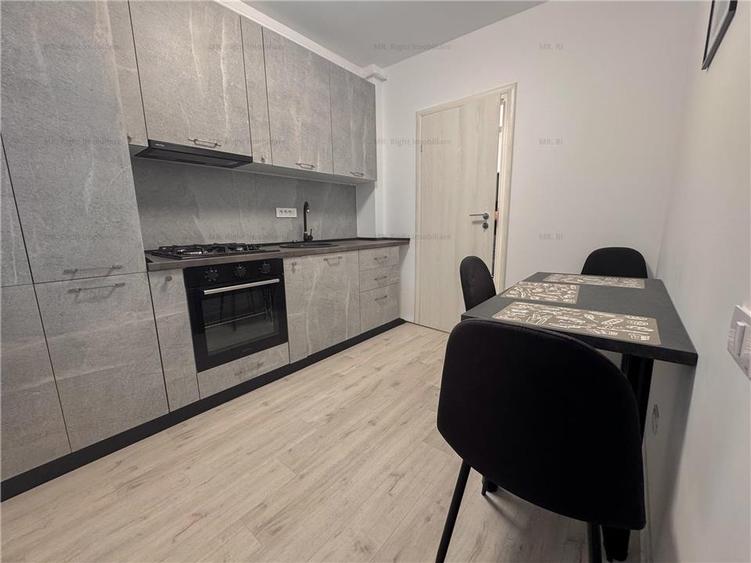 Apartament cu 2 camere decomandat, mobilat în Tractorul