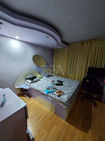 Apartament cu 3 camere semidecomandat, mobilat în Vitan Mall