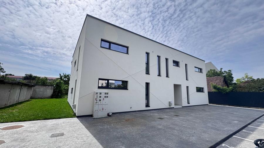 Apartament cu 2 camere decomandat în Bucovina