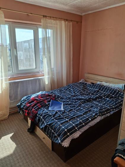 Apartament cu 3 camere decomandat în Est