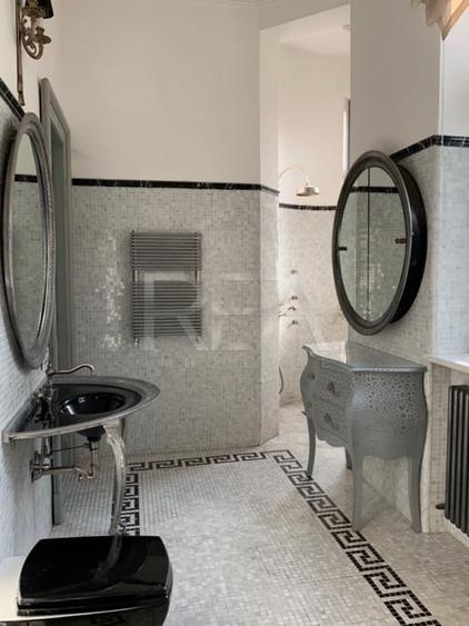 Casă individuală cu 27 camere cu Canalizare în Central