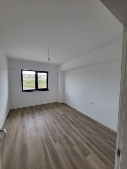 Apartament cu 3 camere decomandat în Vișani