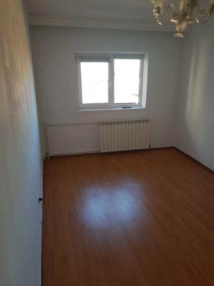 Casă cu 4 camere în Exterior Vest