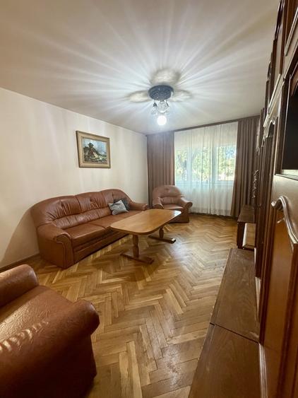 Apartament cu 3 camere decomandat, mobilat în Aradului