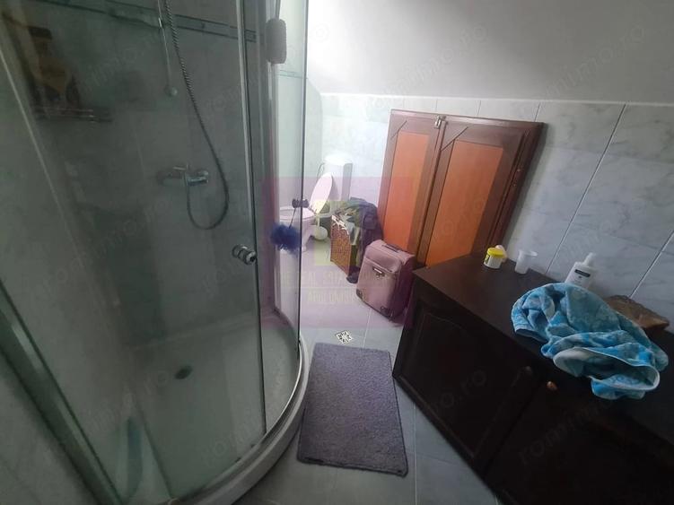 Casă cu 5 camere cu Teren 2177 Mp în Ghioșești