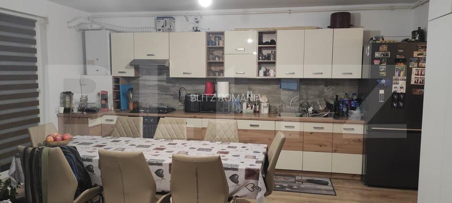 Apartament cu 3 camere, 2 bai, 83 mp, cu 2 parcari, zona Tauti