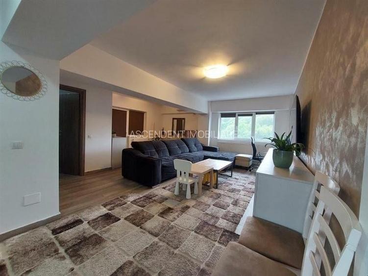 Apartament cu 3 camere decomandat în Centrul Civic Apartament cu 3 camere decomandat în Centrul Civic