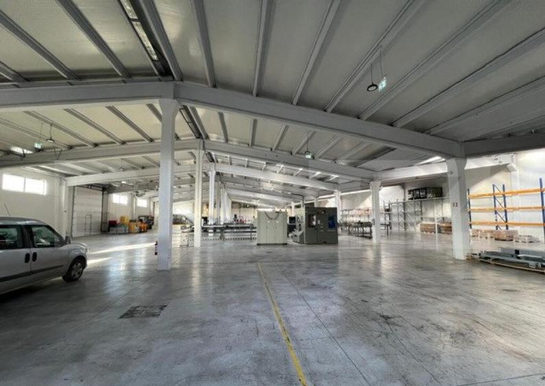 Hala cu acces facil, 2 incaperi, 2500 mp, zona Bulevardul Mu - 11