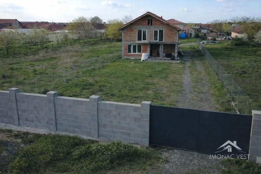 Casa individuala 5 camere - Sacalaz - 930 mp teren - toate utilitatile - drum asfaltat - 3