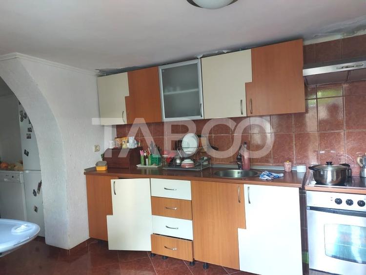 Casa de vanzare 6 camere 260 mp gradina zona foarte linistita Cisnadie - 8