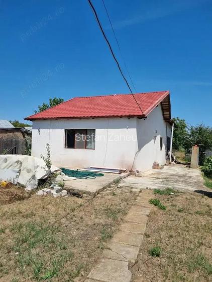 Casa Moderna: Poten?ial de Mansardare ?i Teren Generos pentru Gradina!