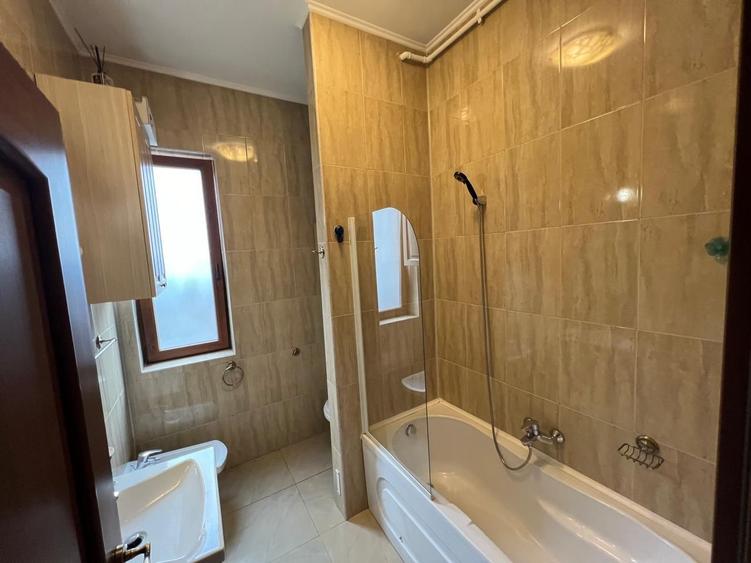 Apartament 3 camere, garaj si boxa - zona Centrala-Prefectura - 32