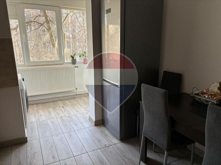 Apartament cu 3 camere decomandat, mobilat în Crângași