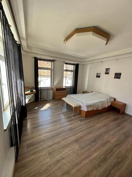 CASA SINGUR CURTE ZONA SCHEI - 5