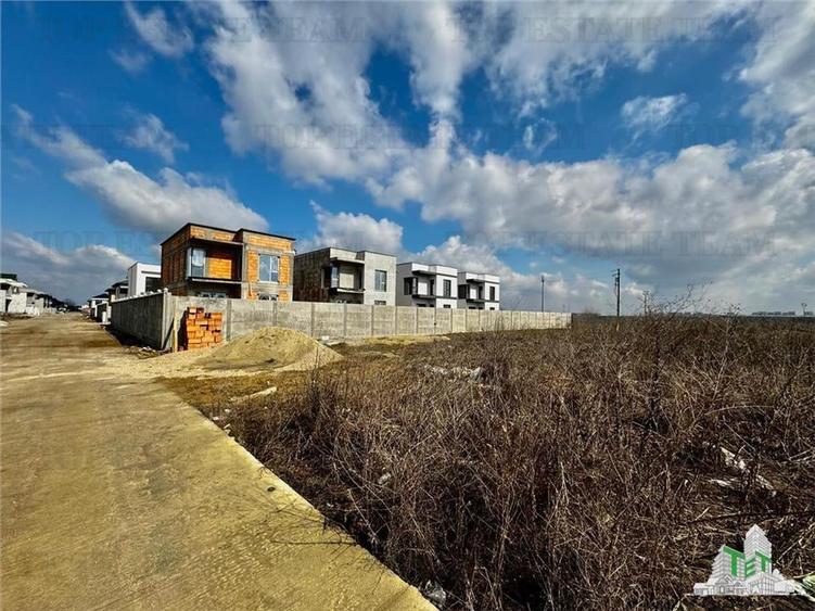 Teren pentru casa individuala sau comercial de vanzare cu toate utilitatile in z - 13