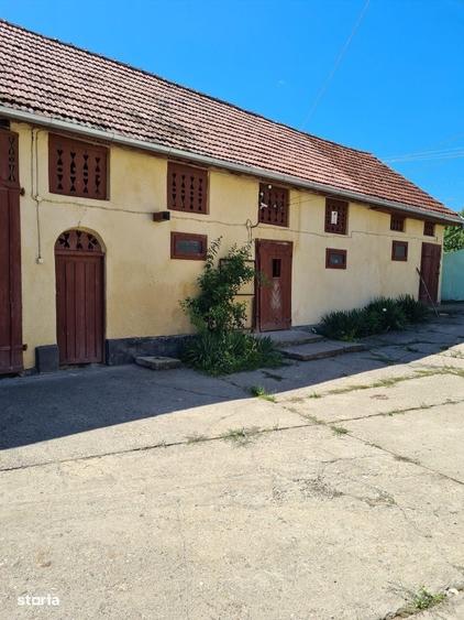 Casă cu 4 camere în Brebi