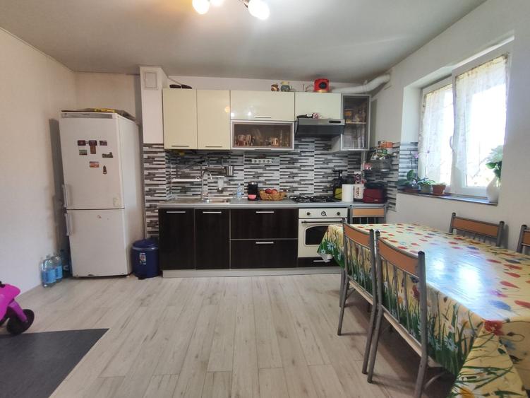 Apartament 3 Camere Sector 4 - 16