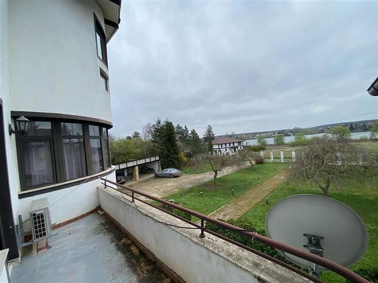 Vila pe malul Lacului Snagov, Piscina, 2 Foisoare, Garaj - 28