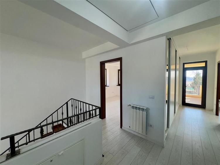 Vilă elegantă individuală în Valea Lupului  5 camere - 17
