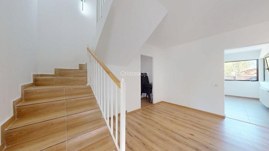 Duplex întreg cu Panouri Solare! Cu 2 intrari!