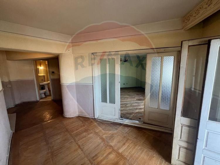 Apartament cu 4 camere de vanzare in zona Central - 3