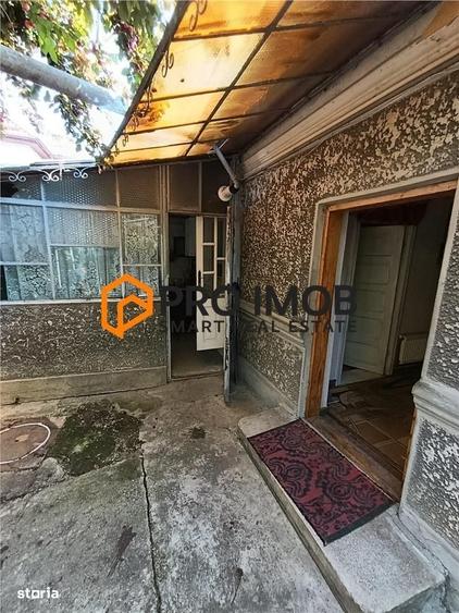 Casă cu 4 camere nedecomandat în Central