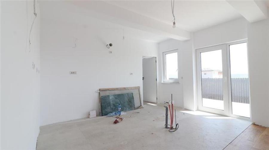 Casa Premium, individuala, cu garaj  Cartier rezidential, la doar 7 minute de Ro - 12