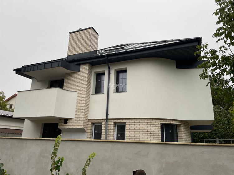 Vilă Deosebită/Constructie noua