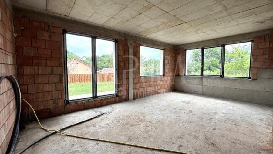 Casa 7 camere de vanzare in Salicea - 1