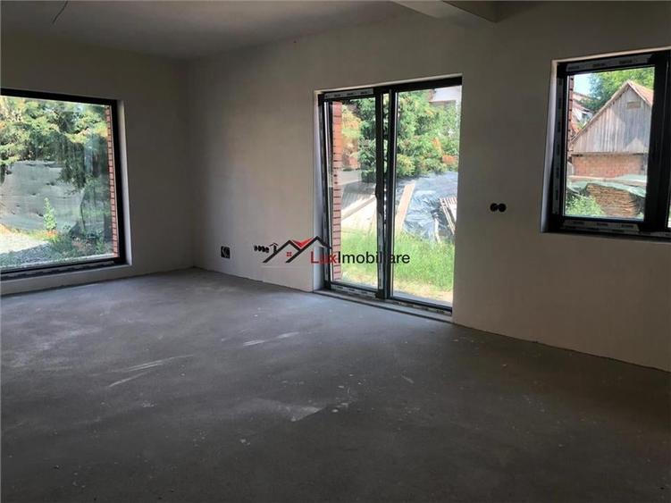 Duplex 4 camere, 120 mp utili,teren liber intre 50 si 150 mp. Zona foarte buna d - 6
