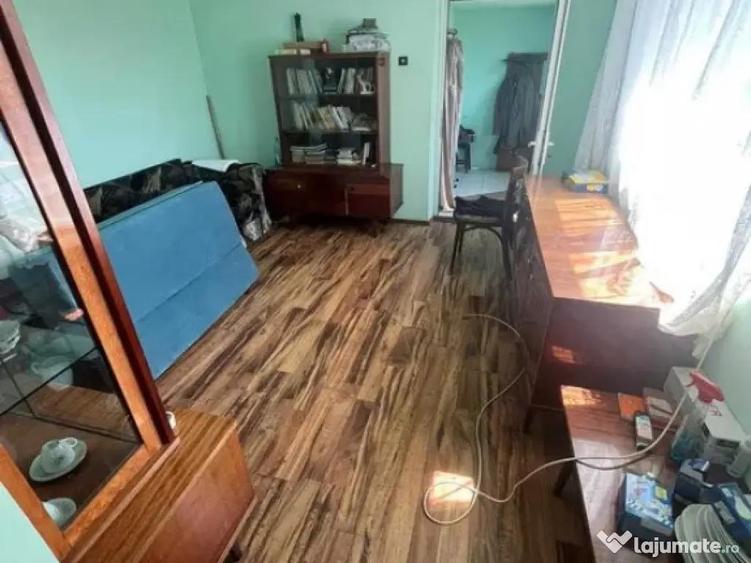 Casa de Locuit cu Teren si Curte Mare - 1