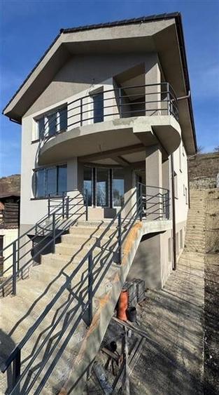 Casa Individuala Demisol+Parter+Etaj situata in Chinteni! - 2