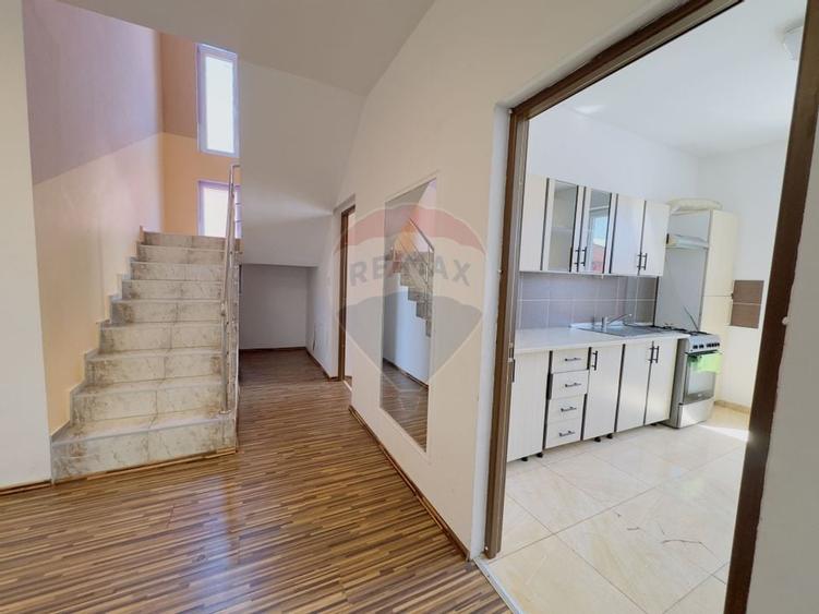 Casă cu 5 camere de vânzare Cartier Orizont 2 Paleu zona Metropolitana - 8