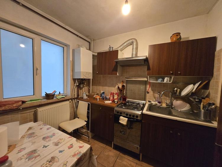 Apartament 3 camere Decomandat Toporasi Etaj 2 - 9