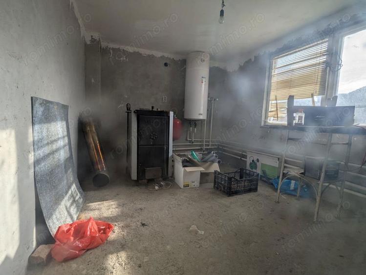 Vand casa cu etaj 4 camere Mera - 8