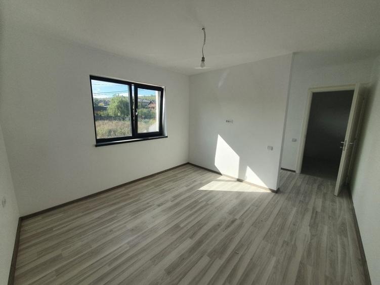 Casa 4 camere  Miroslava cod:148025 - 2