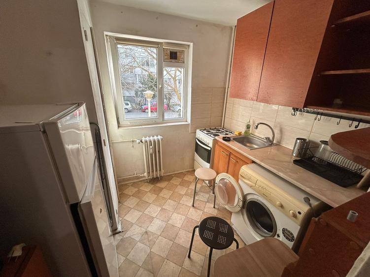 Garsoniera Titan Etaj 1 Bloc 1974 Reabilitat 7 Min Metrou - 3