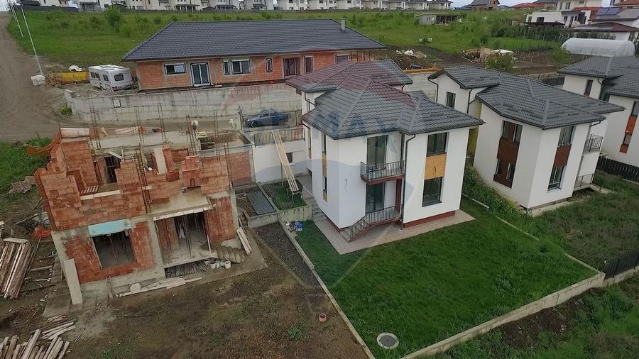 Casa individuala, arhitectura moderna, compartimentare superba, com 0 - 10