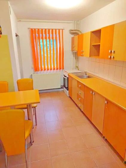Apartament cu 3 camere decomandat în Bucovina