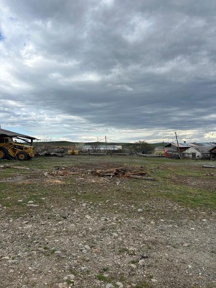 Inchiriez teren intravilan, cu acces din E60 - 8