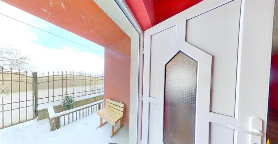 Acasa in Rasnov:Casa cu 5 camere,curte mare si liniste depli - 3