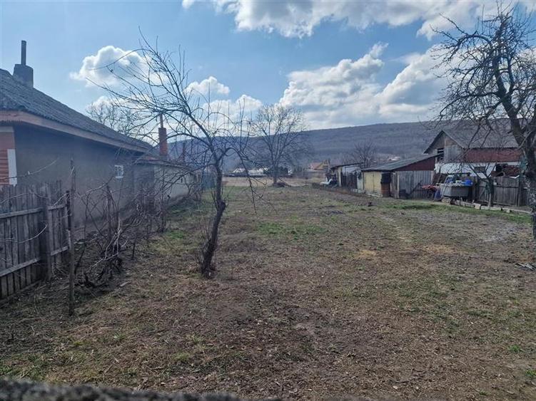 Teren intravilan 2000 mp, deschidere 15,8 ml, zona Hemeius - 4