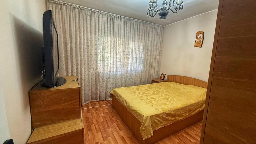 Apartament cu 3 camere decomandat, mobilat în Central