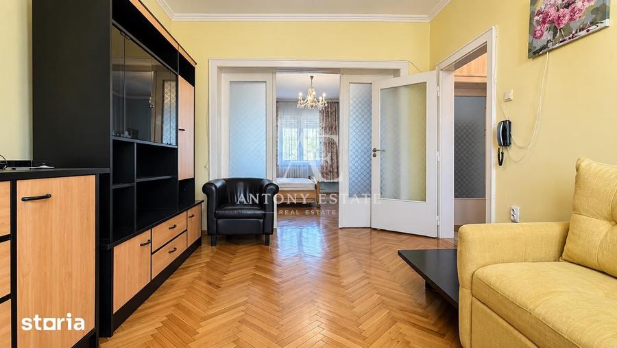 Apartament cu 3 camere semidecomandat în Central